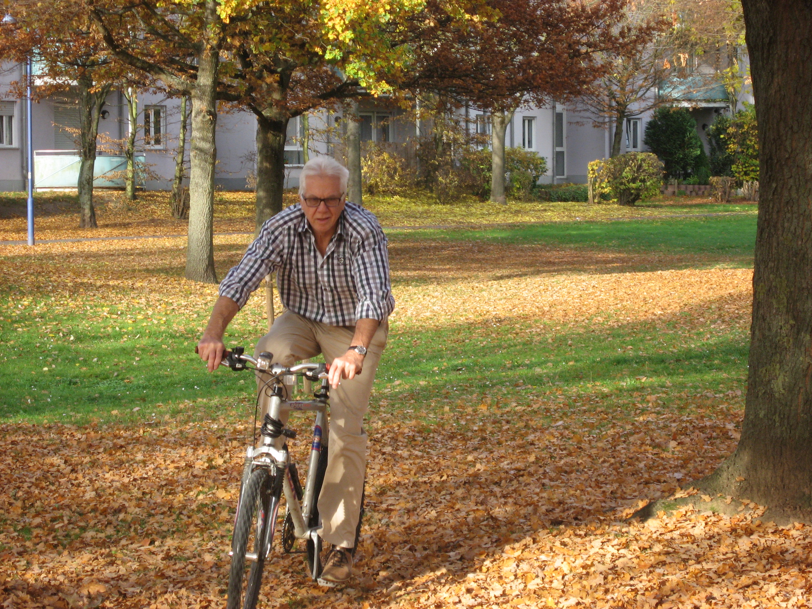 Sarkom Dieter beim Radfahren